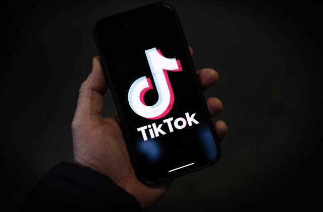 Wani Ɗan Pakistan Ya Kashe ‘Yarsa Kan Ɗora Bidiyon Kanta A TikTok